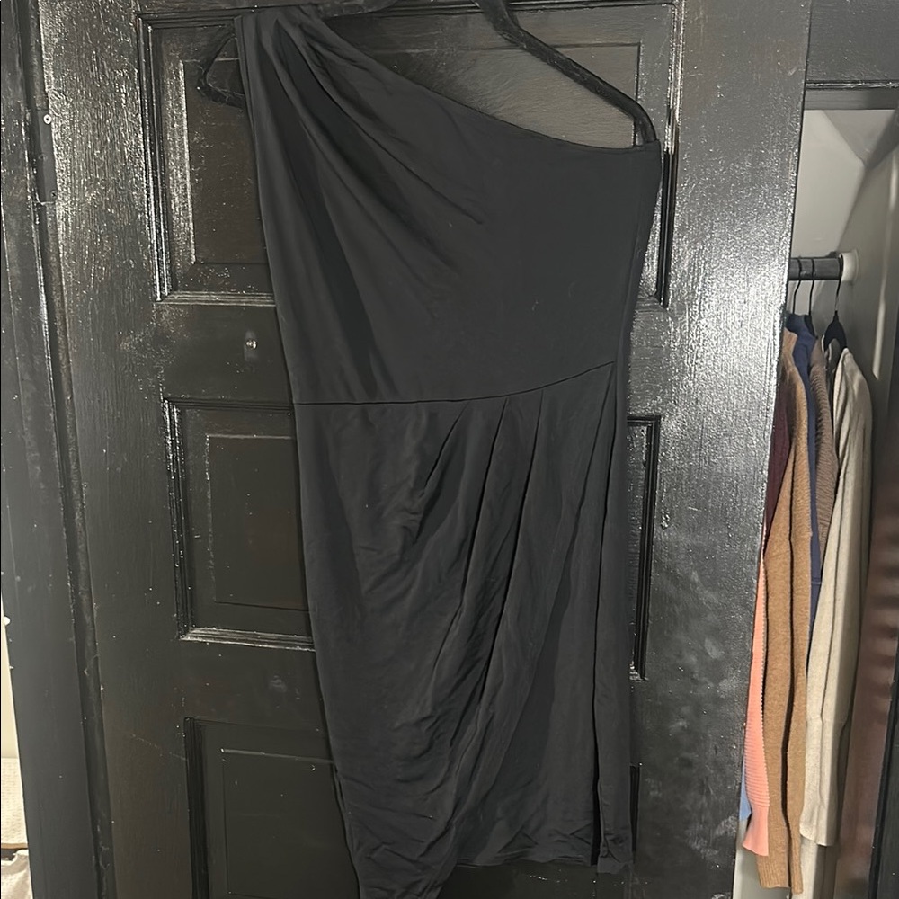 Elegant Black One-Shoulder Dress